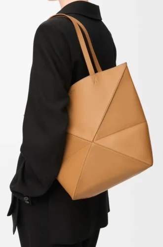Borsa tote Puzzle Fold media in pelle di vitello lucida Warm Desert