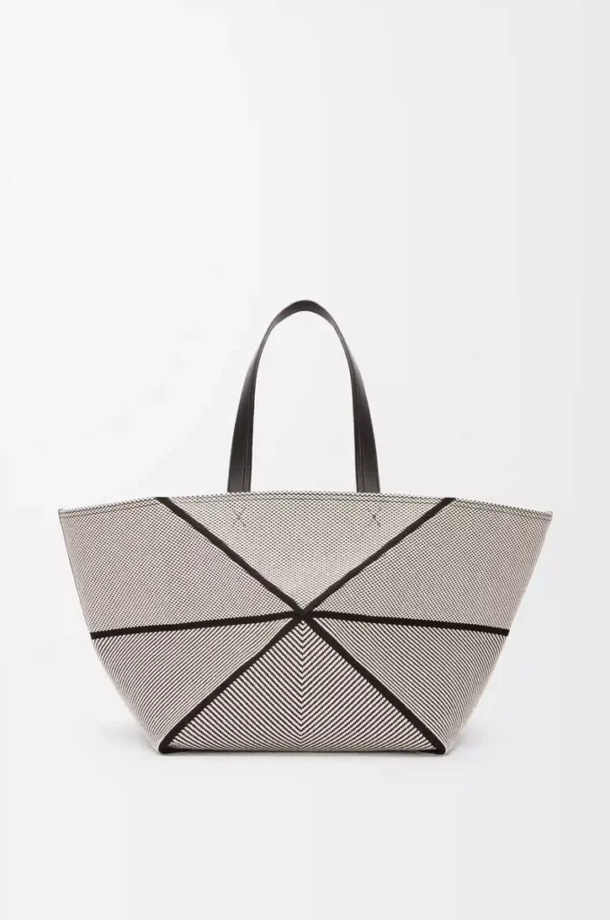 Borsa tote Puzzle Fold XXL in tela jacquard e pelle di vitello Natural/Black Borsa tote Puzzle Fold XXL in tela jacquard e pelle di vitello Natural/Black
