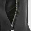 Borsa verticale T Pocket in morbida pelle di vitello martellata nera Borsa verticale T Pocket in morbida pelle di vitello martellata nera