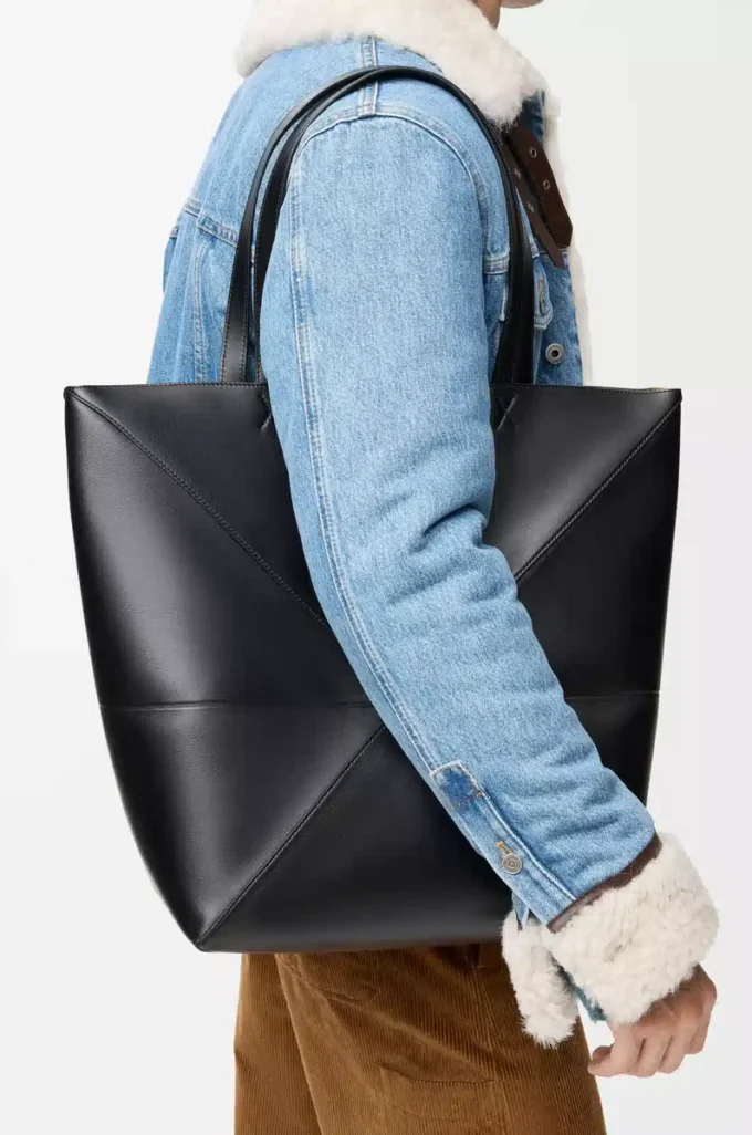 Borsa XL Puzzle Fold in pelle di vitello lucida Black