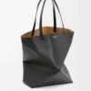 Borsa XL Puzzle Fold in pelle di vitello lucida Black