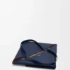 Borsa XL Puzzle Fold in pelle di vitello lucida blu abisso