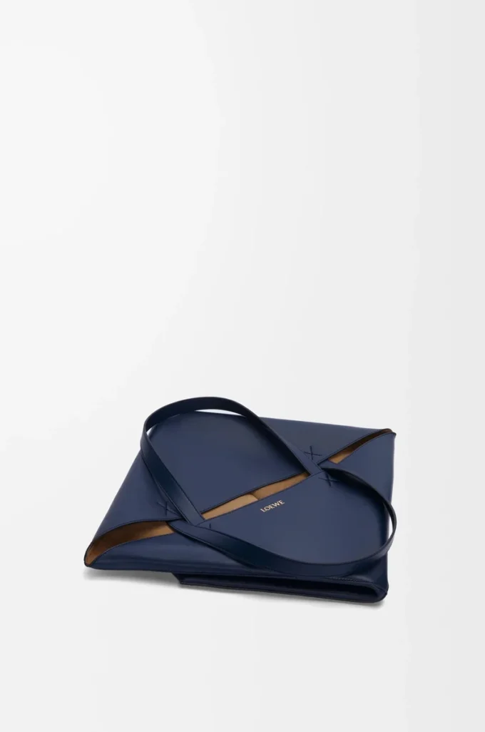 Borsa XL Puzzle Fold in pelle di vitello lucida blu abisso