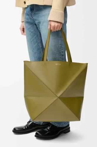 Borsa XL Puzzle Fold in pelle di vitello lucida color oliva