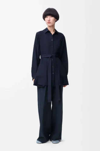 Camicetta con cintura in seta blu navy