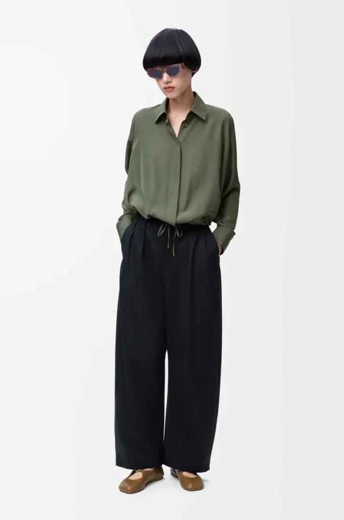 Camicia a palloncino in seta verde kaki