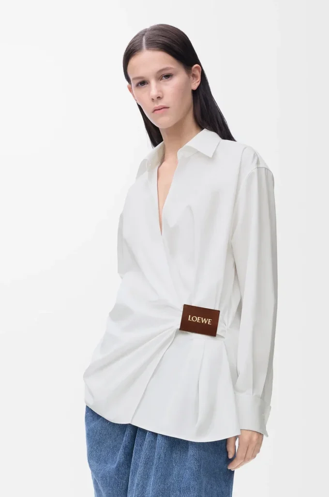 Camicia drappeggiata in cotone bianco Camicia drappeggiata in cotone bianco