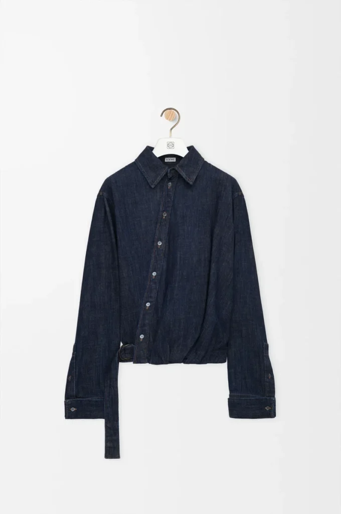 Camicia drappeggiata in denim blu indaco Camicia drappeggiata in denim blu indaco