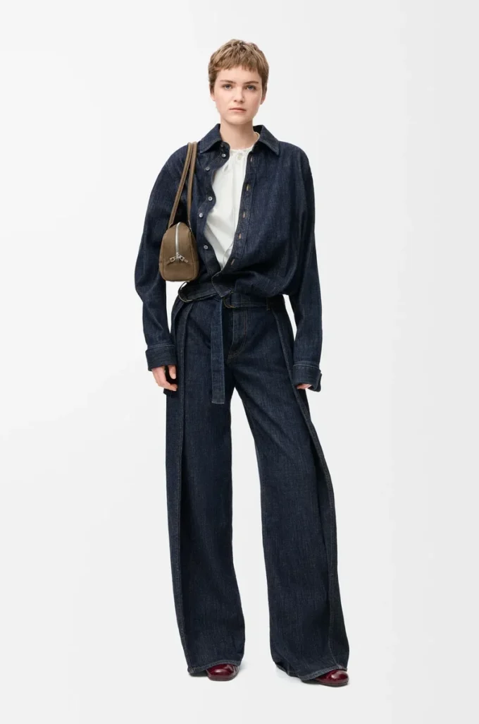 Camicia drappeggiata in denim blu indaco Camicia drappeggiata in denim blu indaco