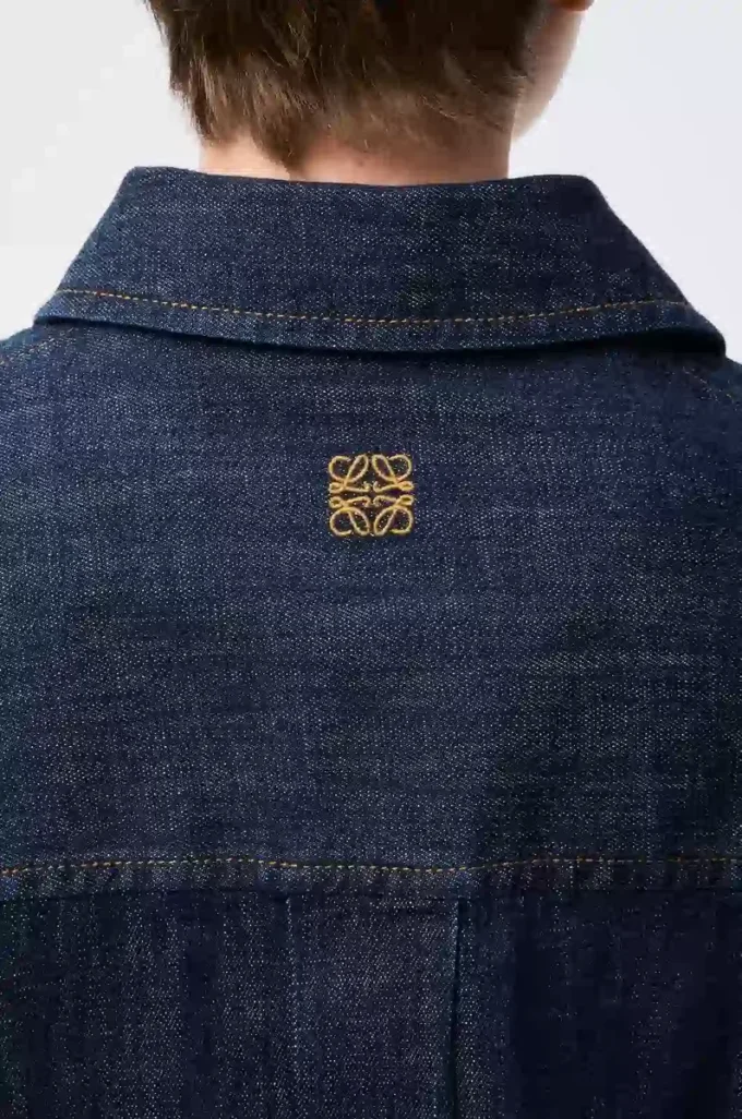 Camicia drappeggiata in denim blu indaco Camicia drappeggiata in denim blu indaco