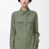 Camicia in viscosa elasticizzata verde kaki chiaro Camicia in viscosa elasticizzata verde kaki chiaro