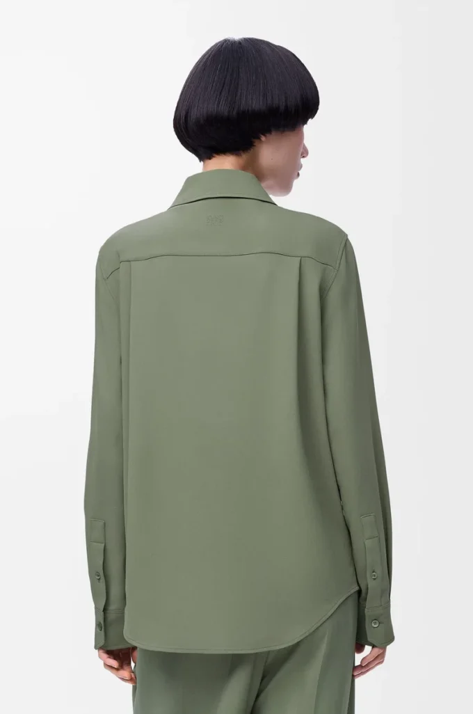 Camicia in viscosa elasticizzata verde kaki chiaro Camicia in viscosa elasticizzata verde kaki chiaro
