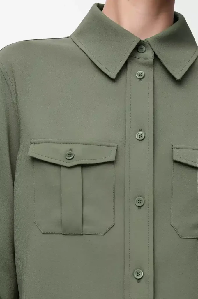Camicia in viscosa elasticizzata verde kaki chiaro Camicia in viscosa elasticizzata verde kaki chiaro