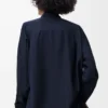 Camicia sciarpa in seta blu navy