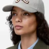 Cappellino con patch L in cotone grigio guscio Cappellino con patch L in cotone grigio guscio