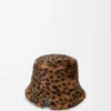 Cappello a secchiello in shearling stampato Beige/Marrone