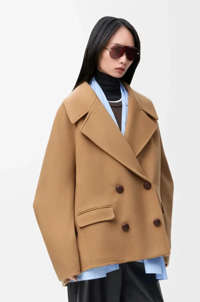 Cappotto corto in lana color cammello