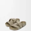 Ciabatta con fibbia in camoscio spazzolato verde kaki Ciabatta con fibbia in camoscio spazzolato verde kaki