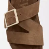 Ciabatta con fibbia in pelle scamosciata marrone Ciabatta con fibbia in pelle scamosciata marrone
