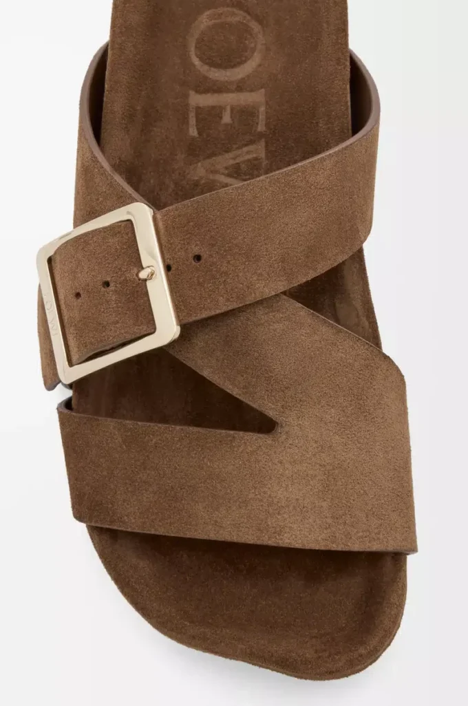 Ciabatta con fibbia in pelle scamosciata marrone Ciabatta con fibbia in pelle scamosciata marrone