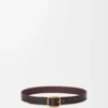 Cintura morbida arrotondata in morbida pelle di vitello martellata Oxblood/Vintage Gold Cintura morbida arrotondata in morbida pelle di vitello martellata Oxblood/Vintage Gold