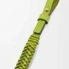 Cinturino corto Arrow in pelle di vitello verde prato Cinturino corto Arrow in pelle di vitello verde prato