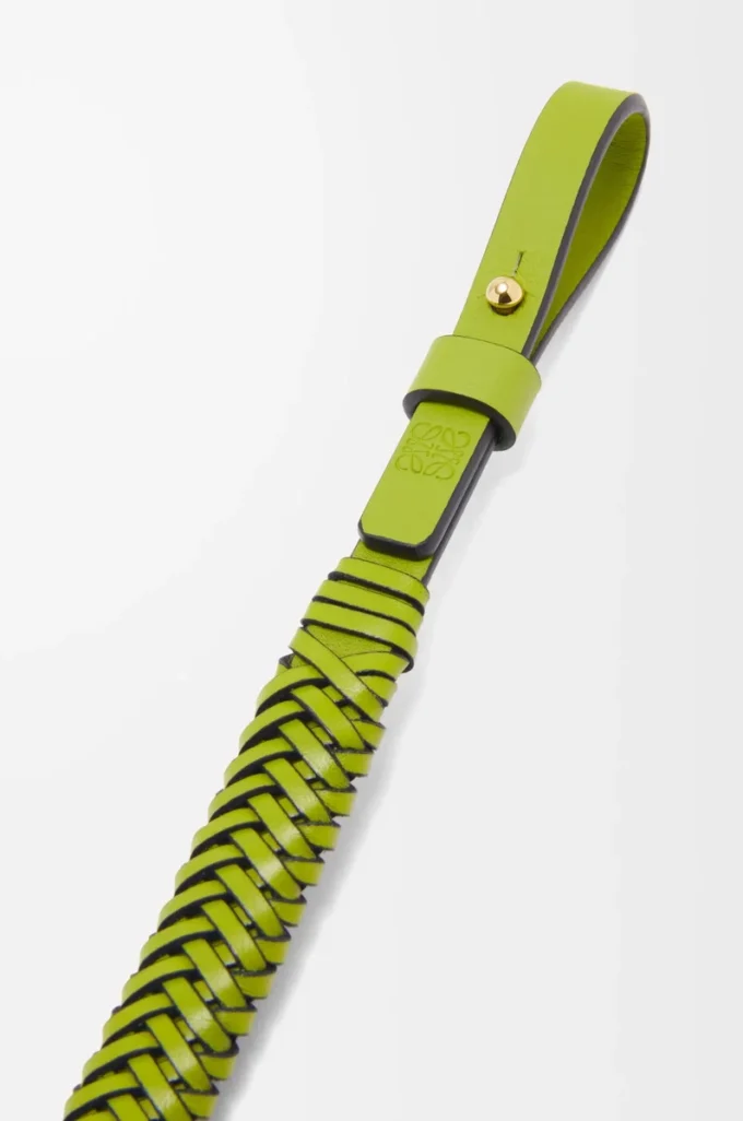 Cinturino corto Arrow in pelle di vitello verde prato Cinturino corto Arrow in pelle di vitello verde prato