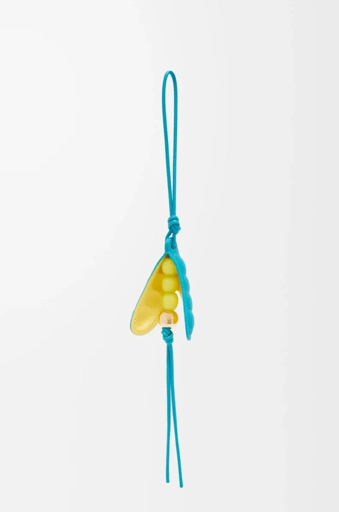 Ciondolo a forma di baccello in classica pelle di vitello turchese intenso/giallo mais Ciondolo a forma di baccello in classica pelle di vitello turchese intenso/giallo mais