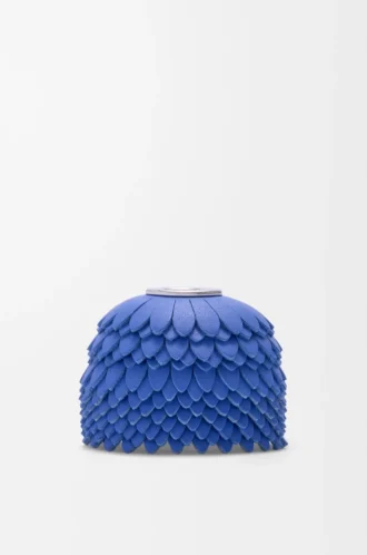 Ciondolo a forma di fiore in pelle di vitello blu mare