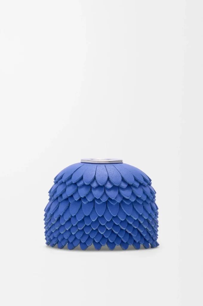 Ciondolo a forma di fiore in pelle di vitello blu mare