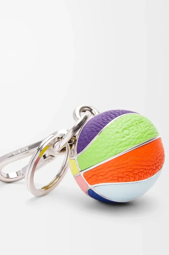 Ciondolo a forma di pallone da basket in pelle di vitello e metallo Multicolore Ciondolo a forma di pallone da basket in pelle di vitello e metallo Multicolore