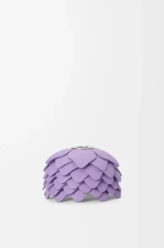 Ciondolo a forma di piccolo fiore in pelle di vitello color malva
