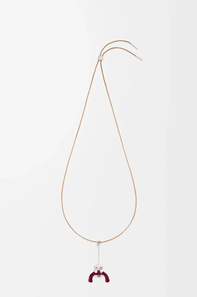 Ciondolo Acrobata seduto in argento sterling e cristalli Argento/Borgogna Ciondolo Acrobata seduto in argento sterling e cristalli Argento/Borgogna