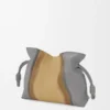 Clutch Flamenco media Landscape in pelle di vitello nappa Sparkling Grey/Butter