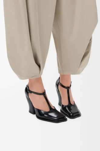 Décolleté con cinturino a T Onda in pelle di vitello spazzolata Nero