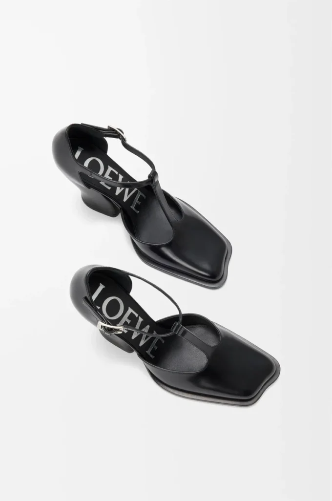 Décolleté con cinturino a T Onda in pelle di vitello spazzolata Nero Décolleté con cinturino a T Onda in pelle di vitello spazzolata Nero