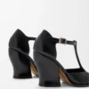 Décolleté con cinturino a T Onda in pelle di vitello spazzolata Nero Décolleté con cinturino a T Onda in pelle di vitello spazzolata Nero