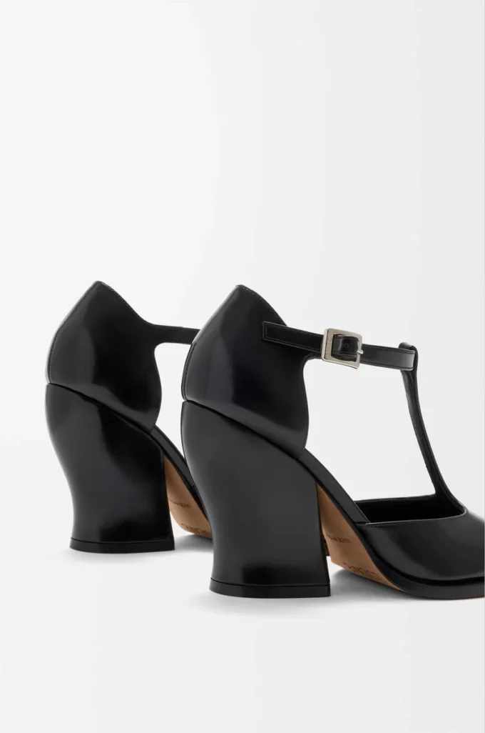 Décolleté con cinturino a T Onda in pelle di vitello spazzolata Nero Décolleté con cinturino a T Onda in pelle di vitello spazzolata Nero