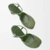 Décolleté con cinturino alla caviglia Toy in camoscio impreziosito da strass verde militare Décolleté con cinturino alla caviglia Toy in camoscio impreziosito da strass verde militare