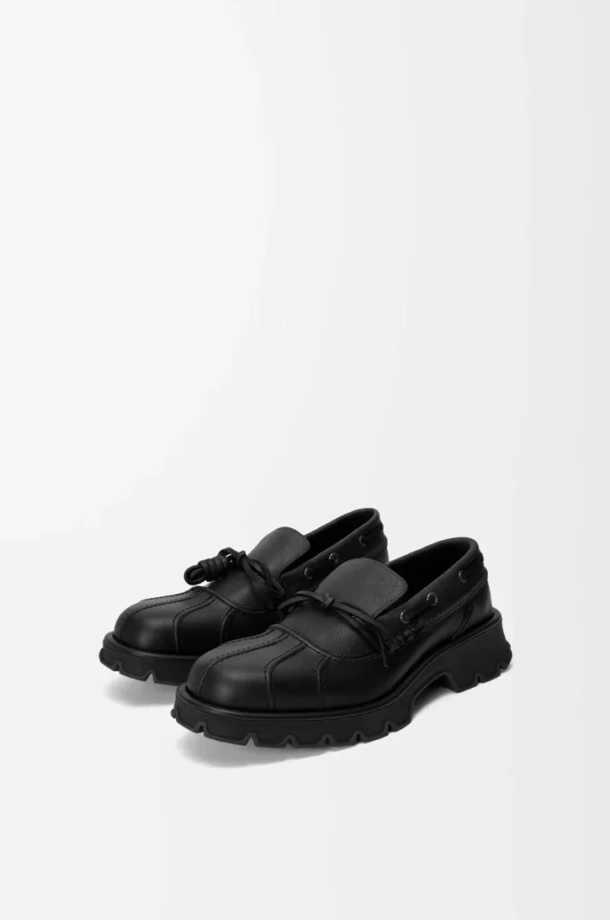 Derby Bobby in pelle di vitello e pelle di vitello conciata al vegetale Nero Derby Bobby in pelle di vitello e pelle di vitello conciata al vegetale Nero