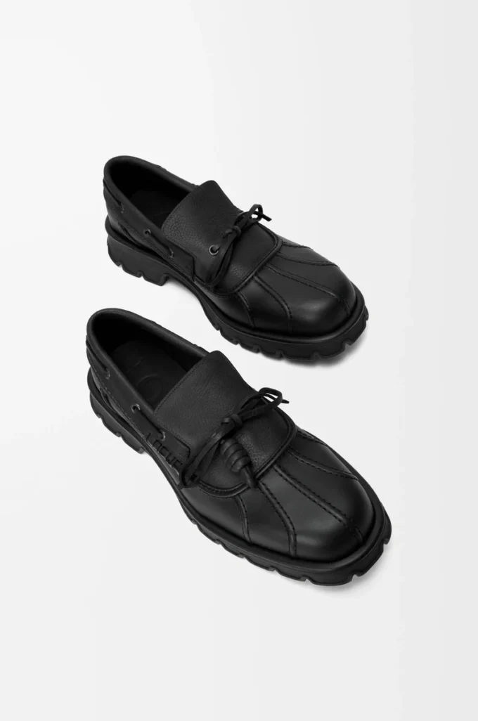Derby Bobby in pelle di vitello e pelle di vitello conciata al vegetale Nero Derby Bobby in pelle di vitello e pelle di vitello conciata al vegetale Nero