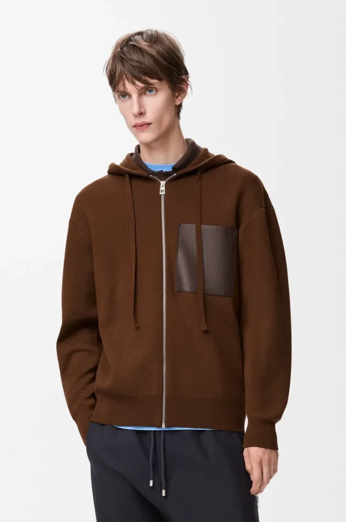 Felpa con cappuccio e zip in lana marrone Felpa con cappuccio e zip in lana marrone