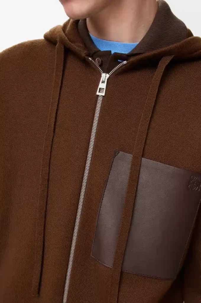 Felpa con cappuccio e zip in lana marrone Felpa con cappuccio e zip in lana marrone