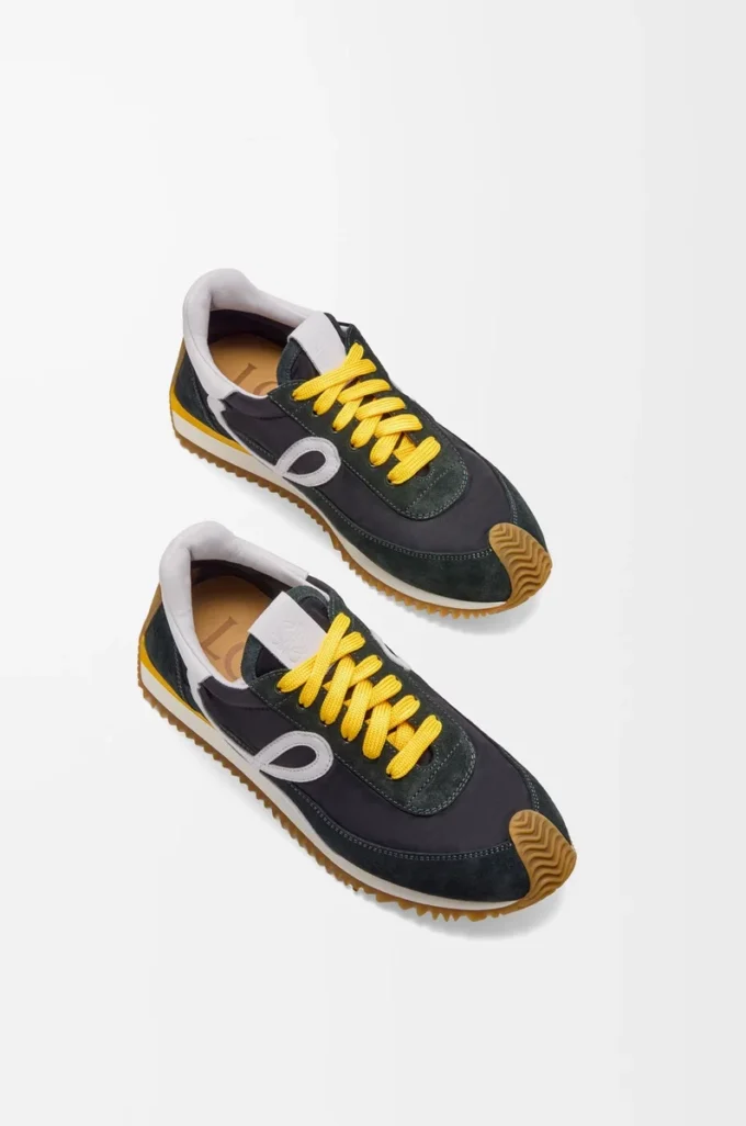 Flow Runner 2.0 in nylon e pelle scamosciata Nero/Bianco/Kaki Flow Runner 2.0 in nylon e pelle scamosciata Nero/Bianco/Kaki