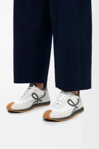 Flow Runner in nylon e pelle scamosciata blu antracite/bianco