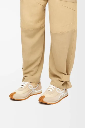 Flow Runner in nylon e pelle scamosciata Light Powder Flow Runner in nylon e pelle scamosciata Light Powder