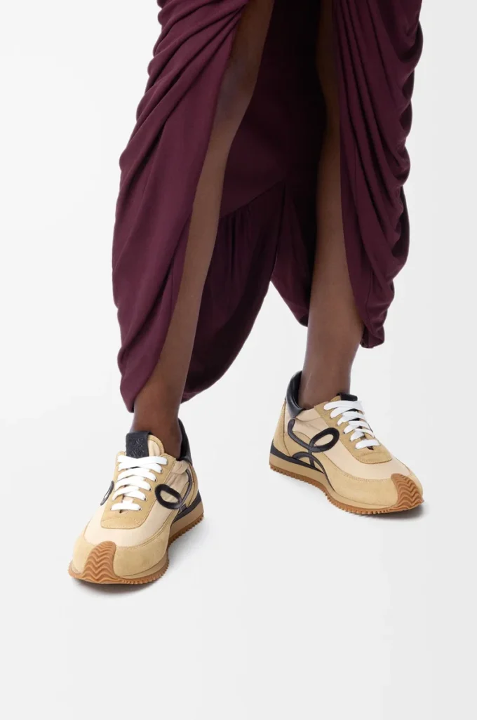 Flow Runner in nylon e pelle scamosciata Oro/Nero Flow Runner in nylon e pelle scamosciata Oro/Nero