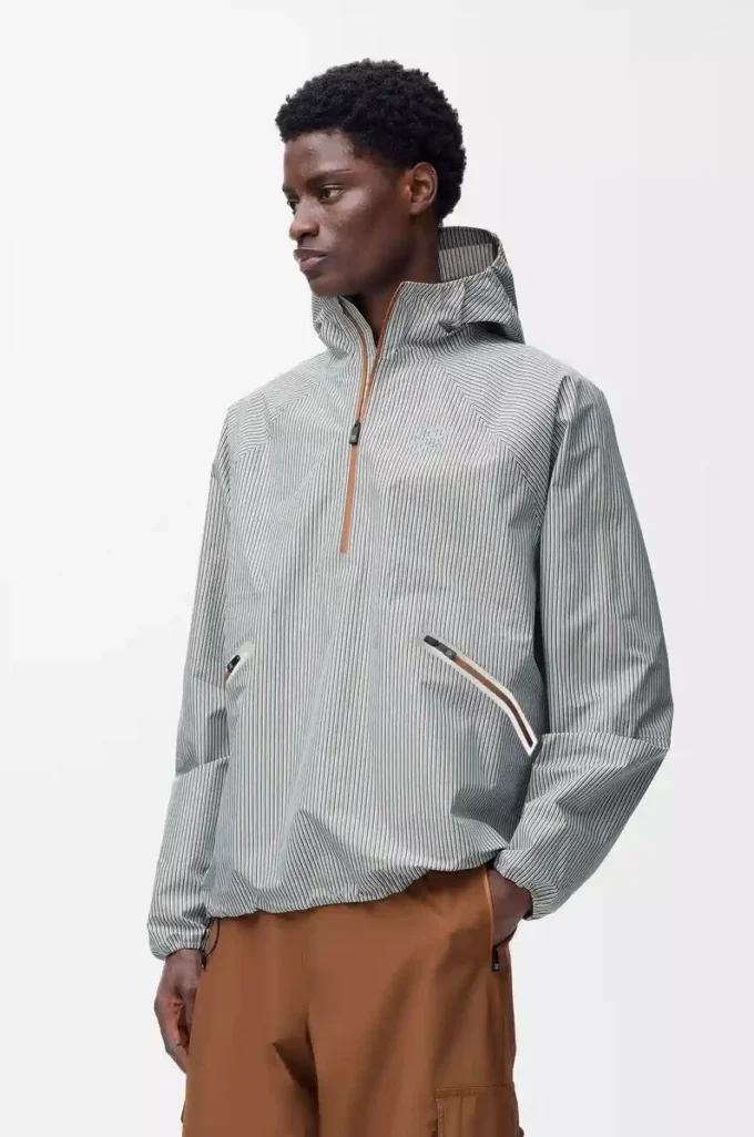 Giacca a vento Storm in tessuto tecnico Beige/Blu Giacca a vento Storm in tessuto tecnico Beige/Blu