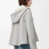 Giacca con cappuccio in shearling grigio melange chiaro