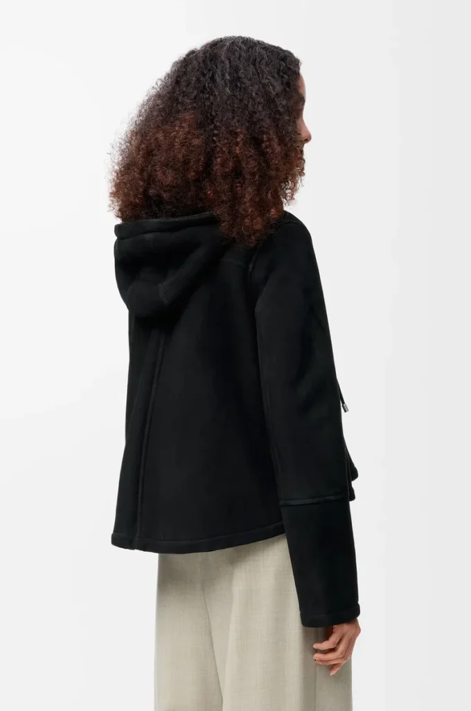 Giacca con cappuccio in shearling Nero Giacca con cappuccio in shearling Nero